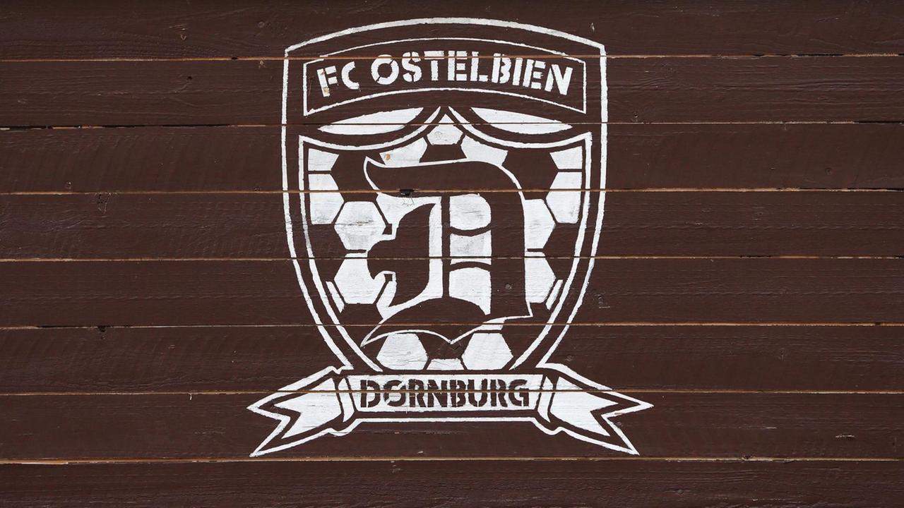 Das Wappen Fußballvereins FC Ostelbien Dornburg.