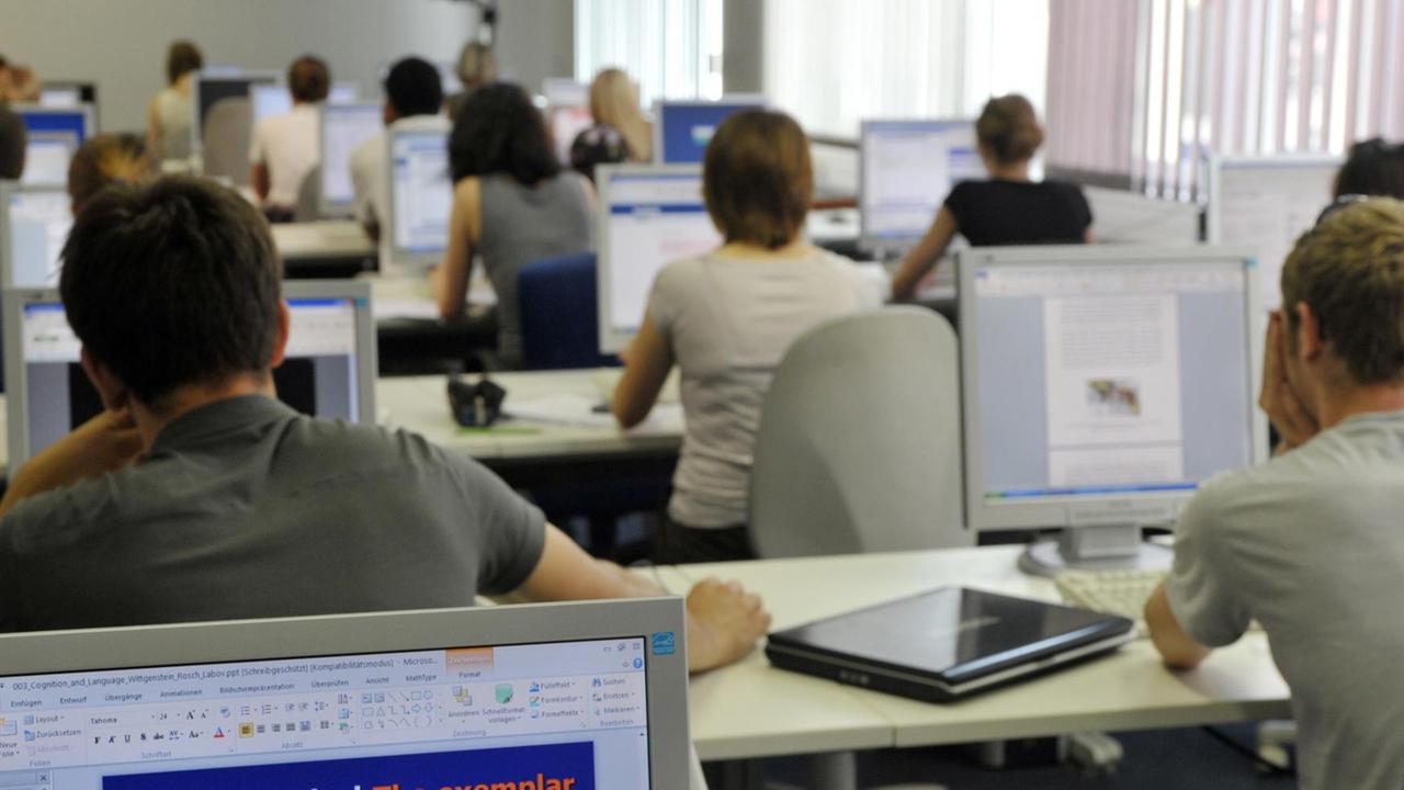 Blick in einen PC-Pool des Multimediazentrums der Universität Jena Blick in einen PC-Pool des Multimediazentrums der Universität Jena