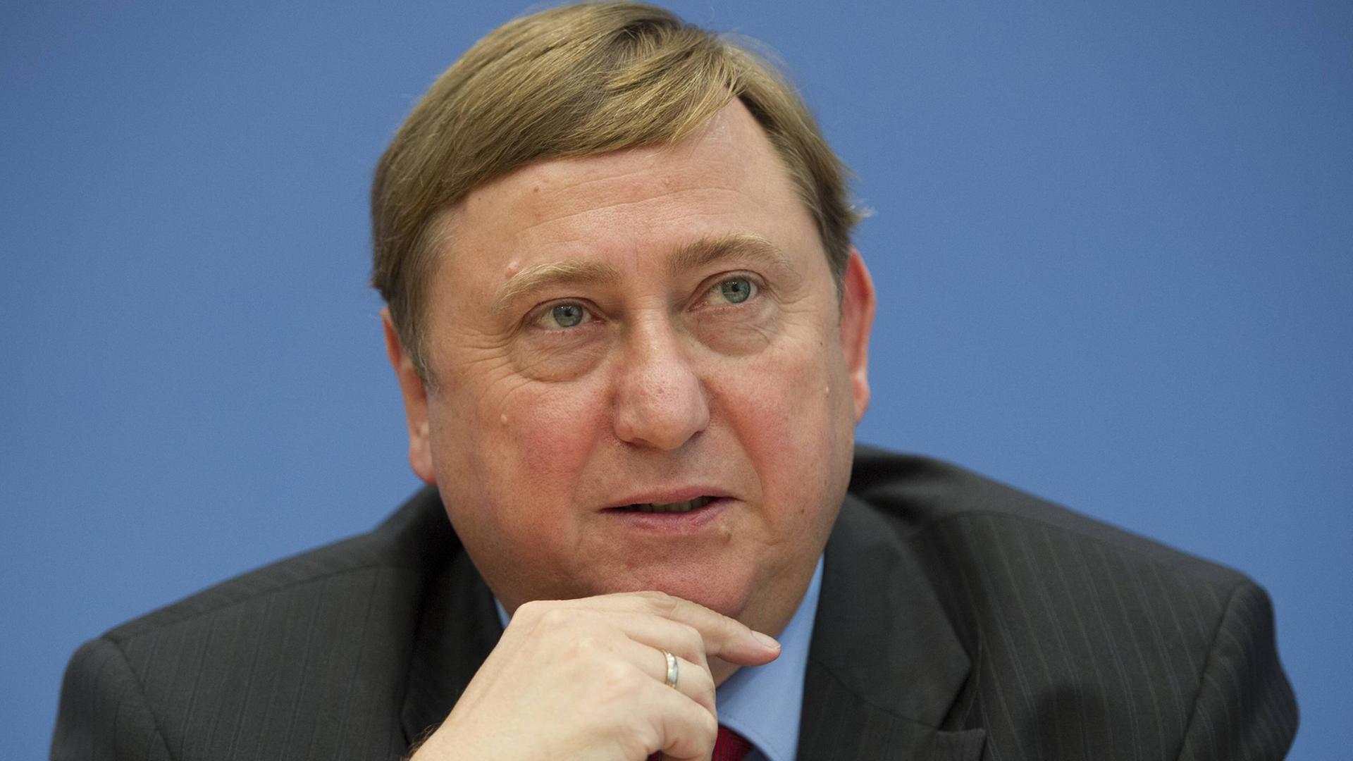 André Hahn (Die Linke), Vorsitzender des Parlamentarischen Kontrollgremiums. André Hahn (Die Linke), Vorsitzender des Parlamentarischen Kontrollgremiums.