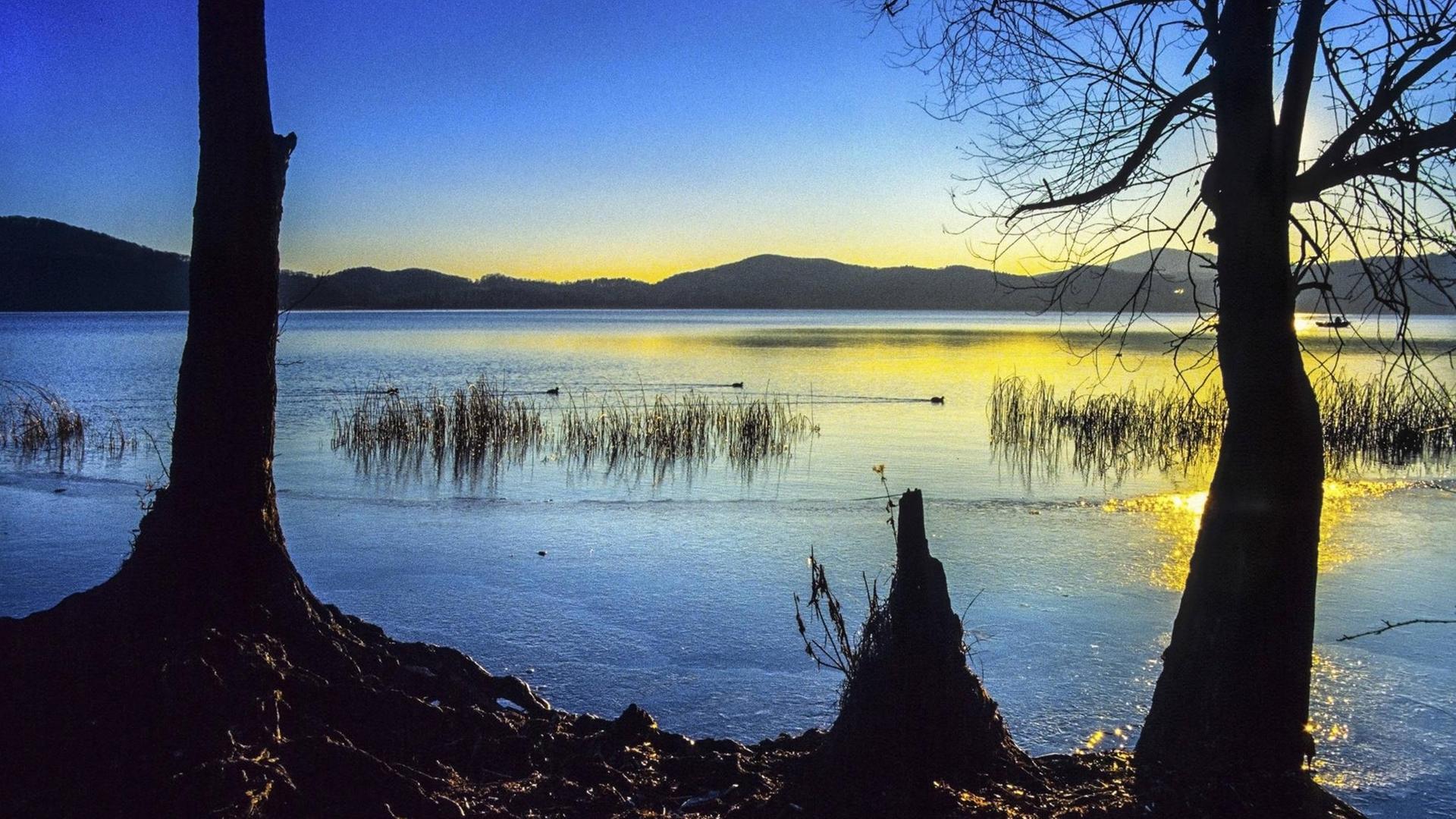 Laacher See in Rheinland-Pfalz Laacher See in Rheinland-Pfalz