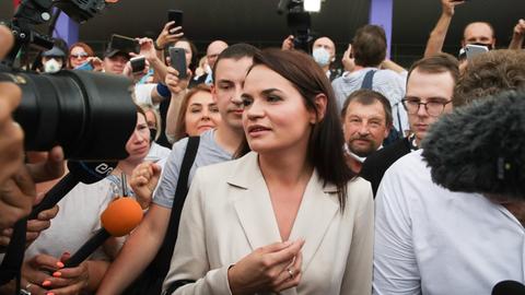 Swetlana Tichanowskaja kurz nach der Stimmabgabe am Sonntag.