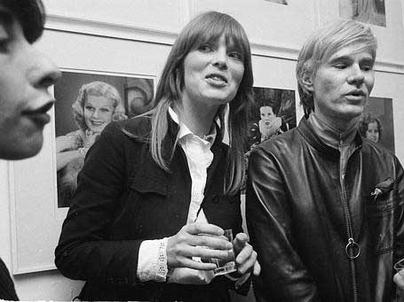 Die Sängerin Nico mit Andy Warhol auf einer Party 1968