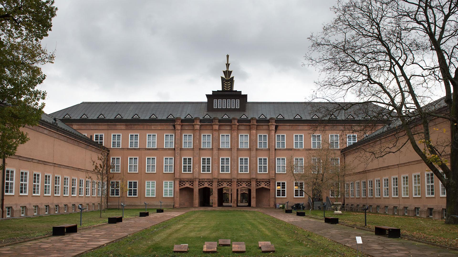 Das Grassi Museum für angewandte Kunst in Leipzig. Das Grassi Museum für angewandte Kunst in Leipzig.