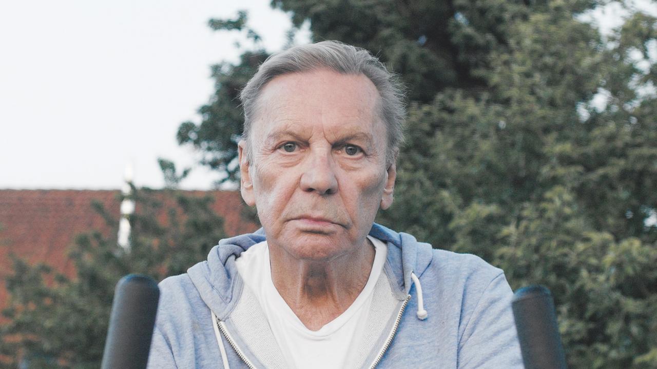 Helmut Berger in einer Szene aus HELMUT BERGER, MEINE MUTTER UND ICH, einem Film von Valesca Peters Helmut Berger in einer Szene aus HELMUT BERGER, MEINE MUTTER UND ICH, einem Film von Valesca Peters