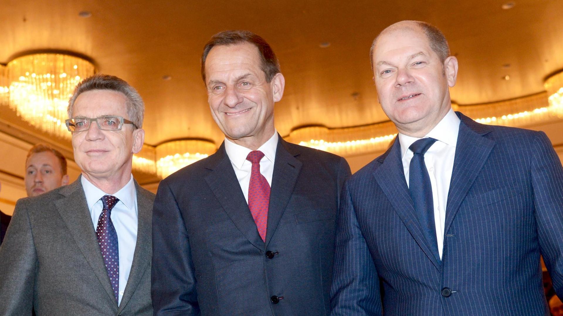 Sportminister de Maizière, DOSB-Präsident Hörmann und Hamburgs Erster Bürgermeister Scholz Sportminister de Maizière, DOSB-Präsident Hörmann und Hamburgs Erster Bürgermeister Scholz