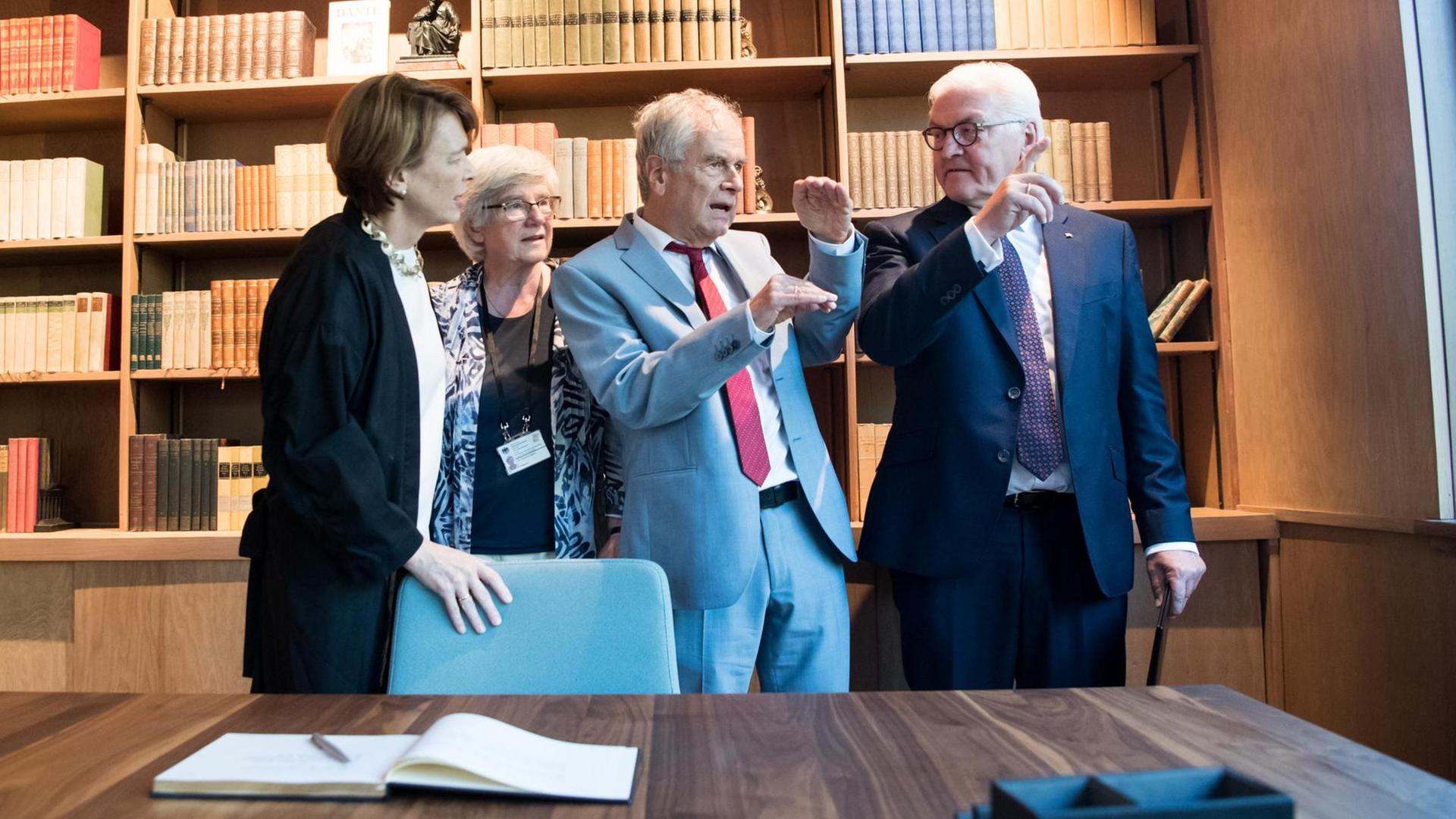Bundespräsident Steinmeier im Gespräch mit Fridolin Mann. Bundespräsident Steinmeier im Gespräch mit Fridolin Mann.