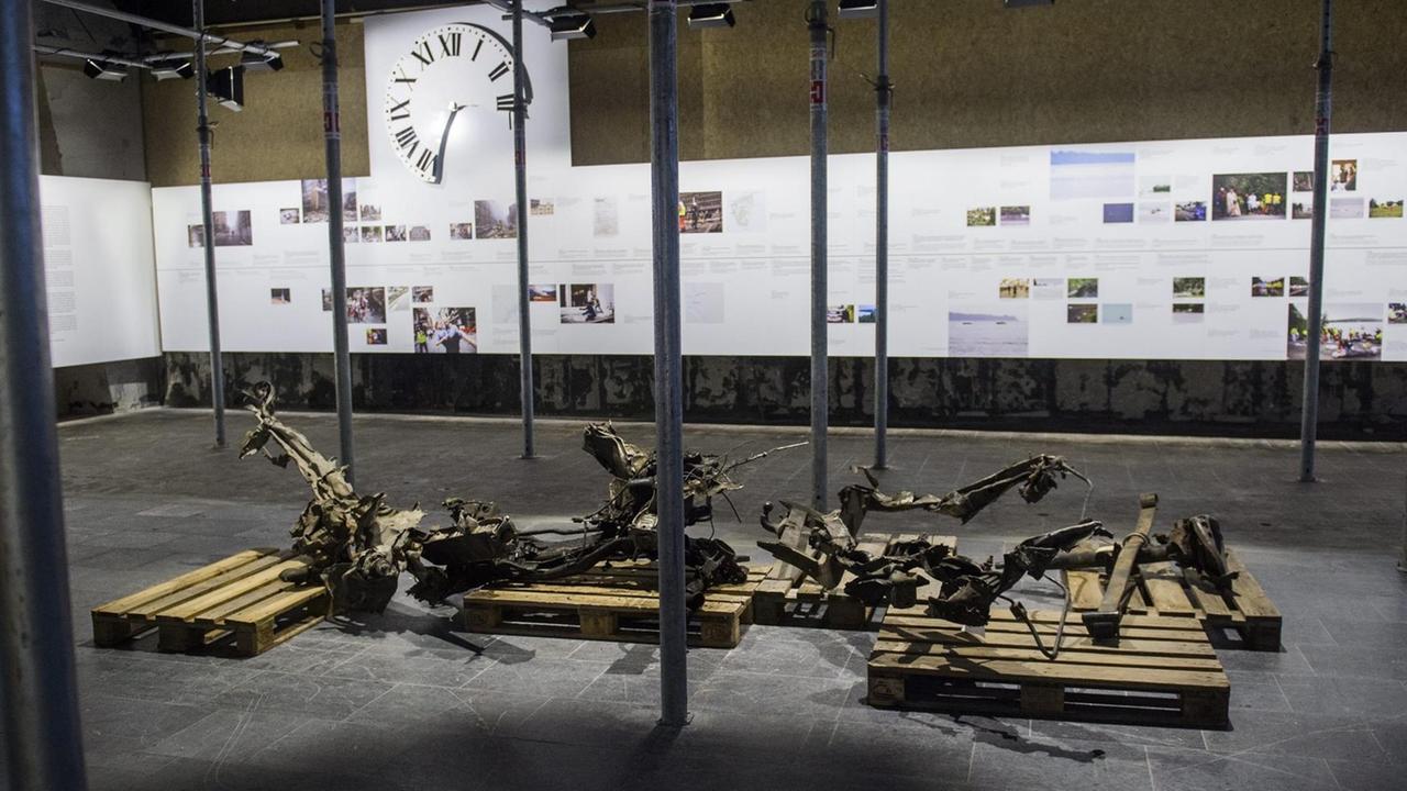Die Ausstellung zeigt unter anderem die Überreste des Autos, in dem Breivik die Bombe versteckt hatte, die am 22. Juli 2011 acht Menschen in Oslos Regierungsviertel tötete. Die Ausstellung zeigt unter anderem die Überreste des Autos, in dem Breivik die Bombe versteckt hatte, die am 22. Juli 2011 acht Menschen in Oslos Regierungsviertel tötete.