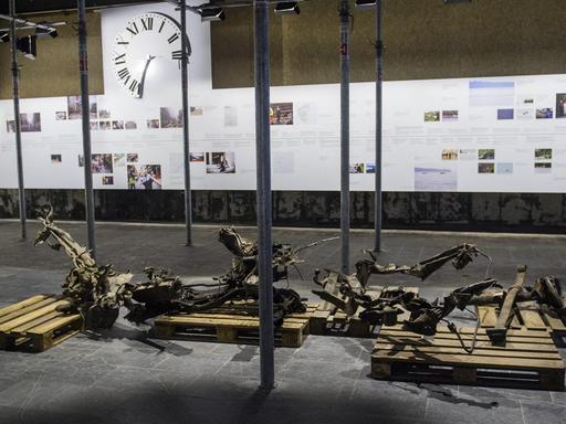 Die Ausstellung zeigt unter anderem die Überreste des Autos, in dem Breivik die Bombe versteckt hatte, die am 22. Juli 2011 acht Menschen in Oslos Regierungsviertel tötete.