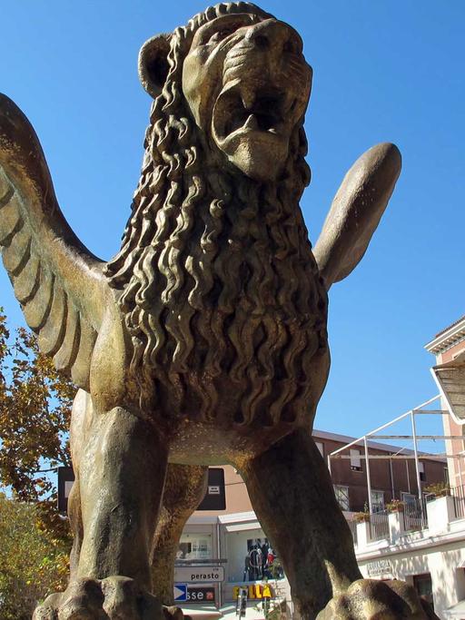Der "Goldene Löwe" auf dem Lido in Venedig. Mit dem Goldenen Löwen (Leone d_Oro) wird bei den jährlich veranstalteten Filmfestspielen von Venedig der beste Wettbewerbsfilm prämiert.