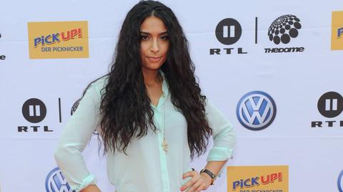 Lamiya Slimani auf dem Roten Teppich zu einer Musikshow des Privatsenders RTL II