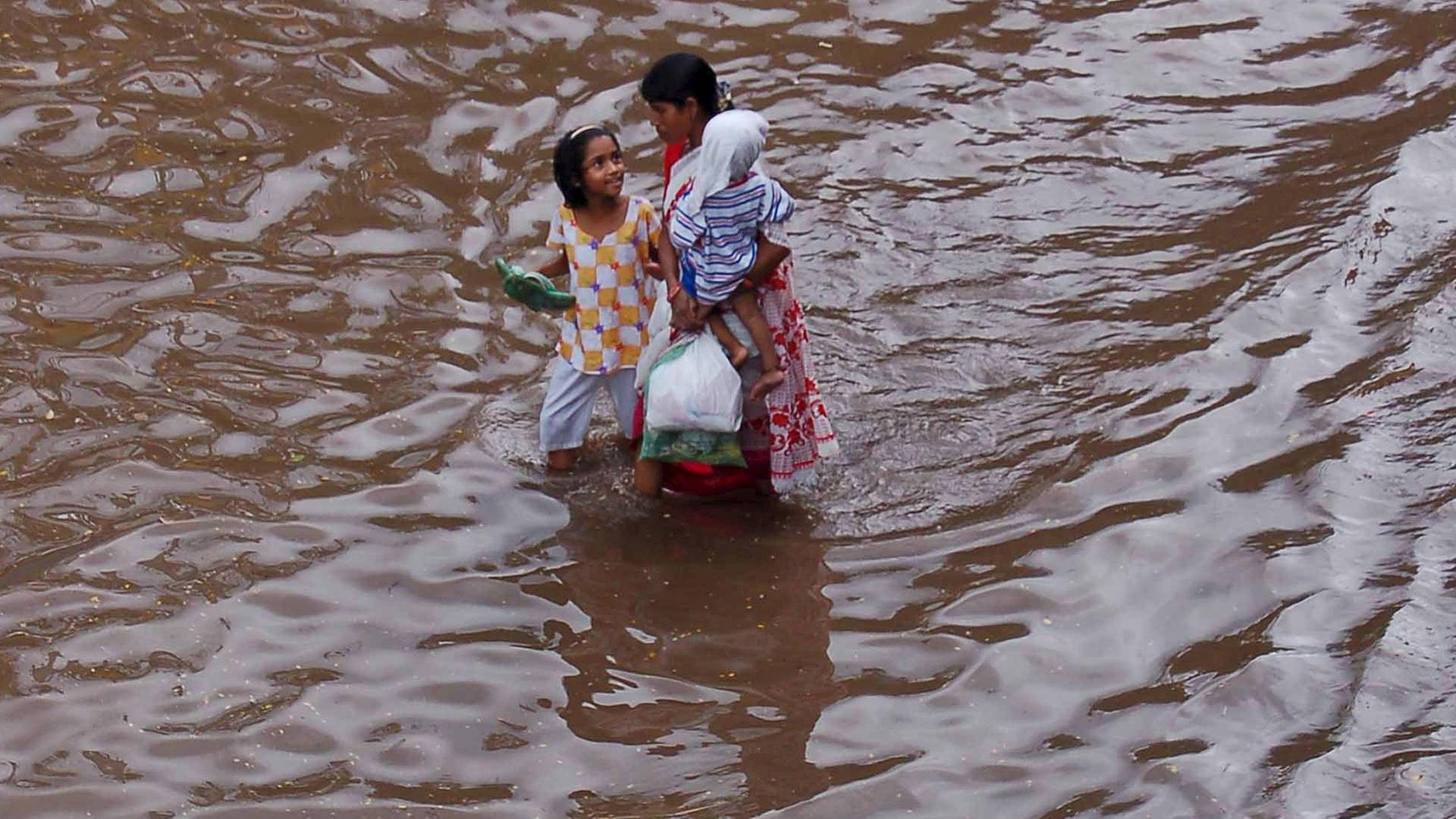 Überflutungen in der indischen Stadt Hyderabad. Überflutungen in der indischen Stadt Hyderabad.