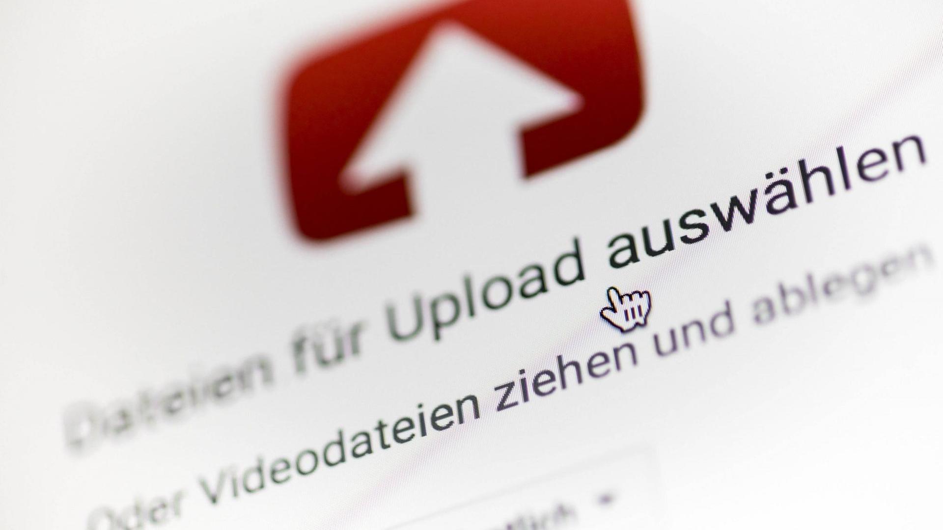 Symbolfoto zum Thema Uploadfilter. Ein Pfeil zeigt nach oben, darunter steht, Dateien für Upload auswählen oder Videodateien ziehen und ablegen.