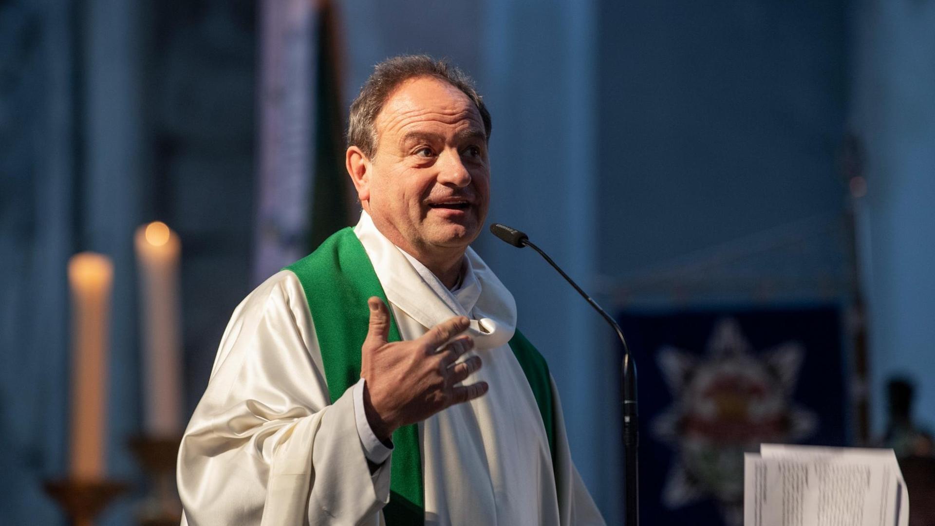 Rainer Maria Schießler, Stadtpfarrer, spricht während der «Schunkelmesse» im Januar 2020 in der Kirche St. Maximilian. Rainer Maria Schießler, Stadtpfarrer, spricht während der «Schunkelmesse» im Januar 2020 in der Kirche St. Maximilian.
