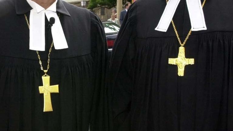 Evangelische Pfarrer in typischem Gewand Evangelische Pfarrer in typischem Gewand