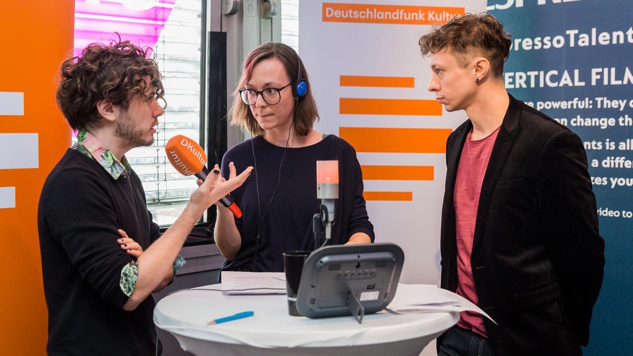 Die Filmemacher Filipe Matzembacher und Marcio Reolon im Gespräch mit Christine Watty. Die Filmemacher Filipe Matzembacher und Marcio Reolon im Gespräch mit Christine Watty.