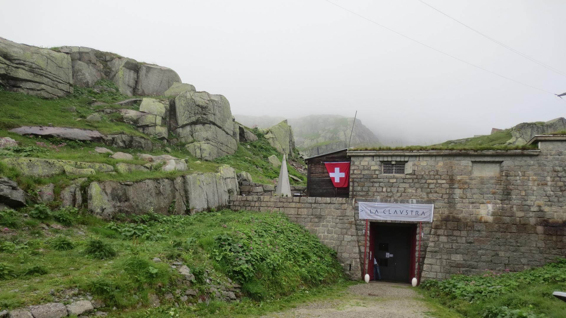 Das Hotel "La Claustra" auf dem Gotthardpass. Das Hotel "La Claustra" auf dem Gotthardpass.