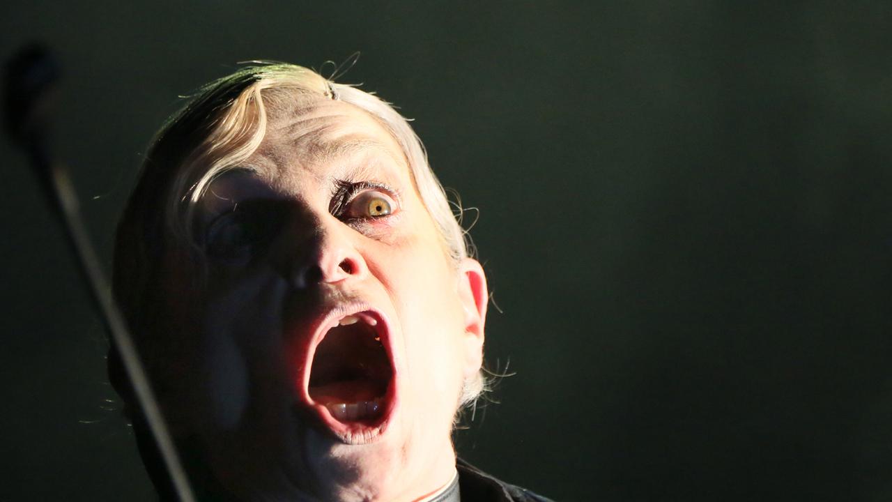 Wie Viele Kannibalen Gibt Es In Deutschland "Die Kannibalen" am Berliner Ensemble - Am Abgrund des Tabus