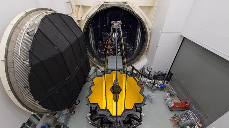 Das James Webb Space Telescope vor der Kühlkammer in Houston