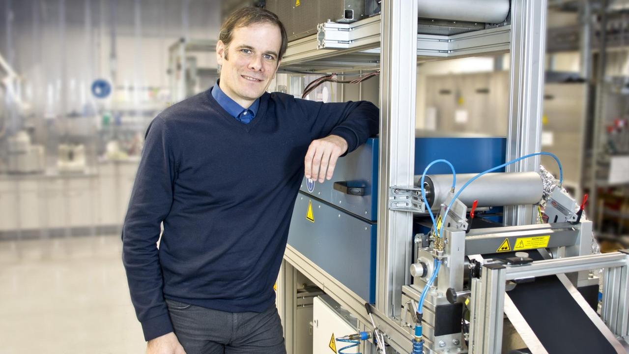 Dr. Holger Althues, Leiter der Abteilung Chemische Oberflächen- und Batterietechnik am Fraunhofer-Institut für Werkstoff- und Strahltechnik IWS