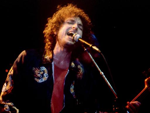 Der US-amerikanische Folk- und Rockmusiker Bob Dylan tritt im Rahmen seiner Deutschland-Tournee am 29.07.1981 in München auf.
