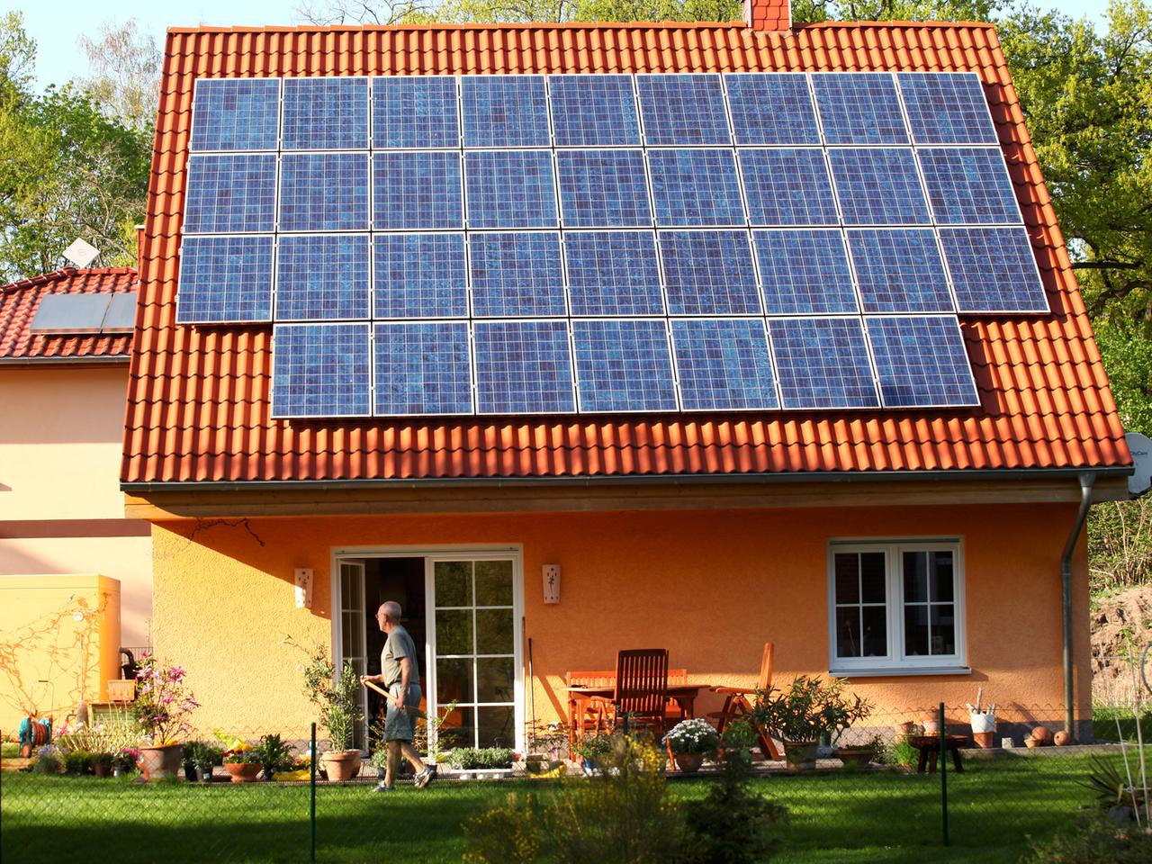 Auch kleine Anlagen sollten dem ersten Vorschlag zufolge die Umlage zahlen Auch kleine Anlagen sollten dem ersten Vorschlag zufolge die Umlage zahlen