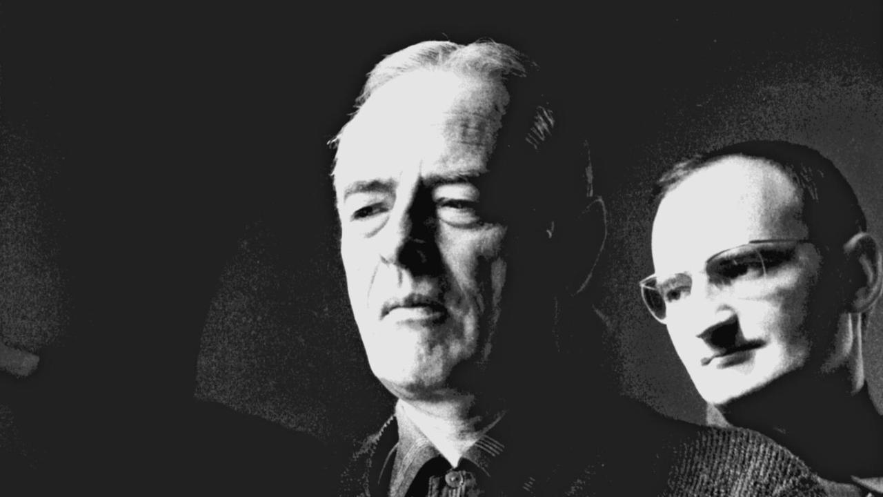 Der polnische Schriftsteller Witold Gombrowicz im Jahr 1965 (hinter ihm steht der Autor Slawomir Mrozek) Der polnische Schriftsteller Witold Gombrowicz im Jahr 1965 (hinter ihm steht der Autor Slawomir Mrozek)
