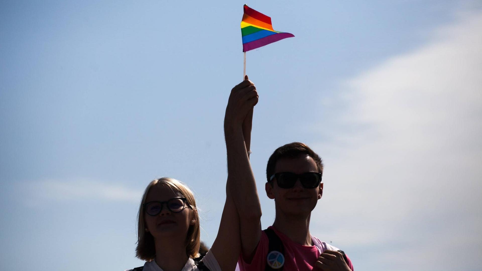 Teilnehmer der LGBT Pride in Sankt Petersburg im August 2017. Teilnehmer der LGBT Pride in Sankt Petersburg im August 2017.