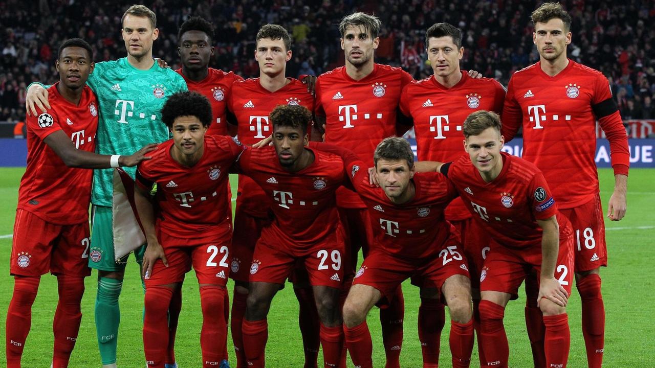Mannschaftsfoto des FC Bayern vor dem 4. Gruppenspiel der Champions League 2019/20 gegen Olympiakos Piräus Mannschaftsfoto des FC Bayern vor dem 4. Gruppenspiel der Champions League 2019/20 gegen Olympiakos Piräus
