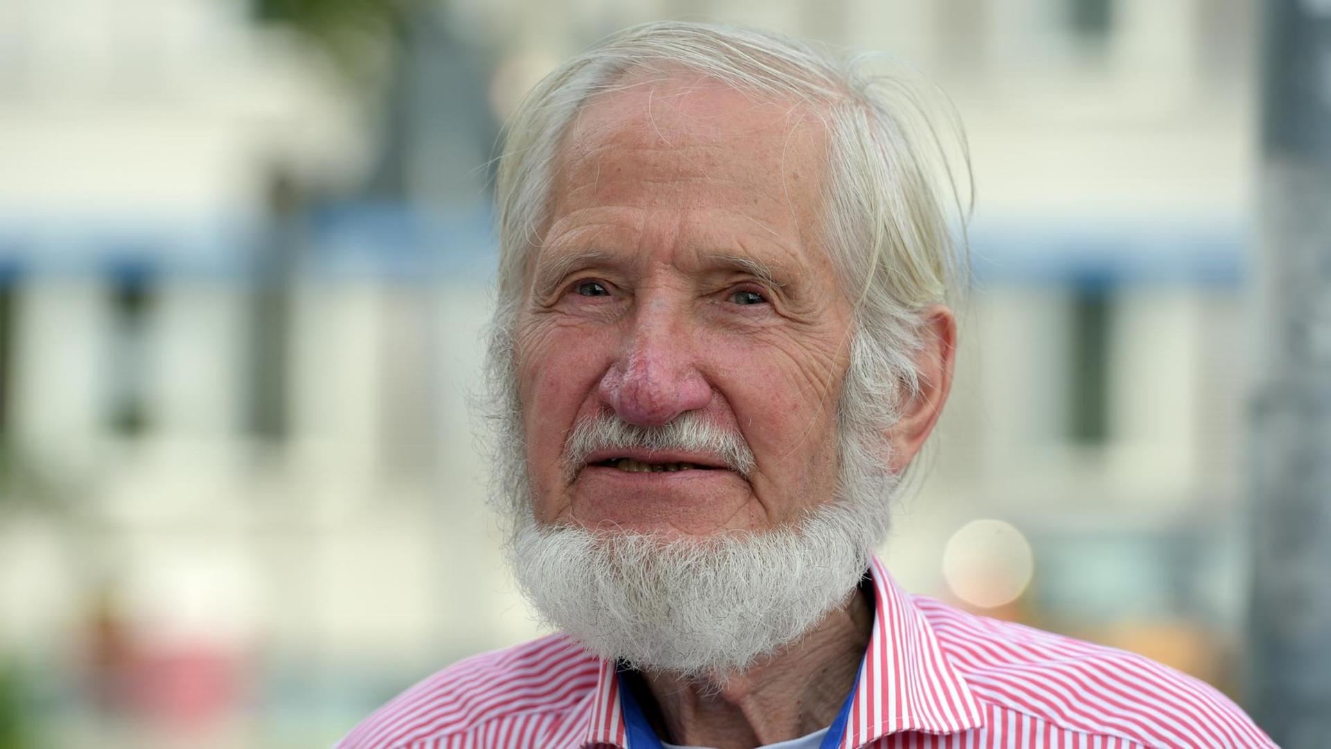 Rupert Neudeck, der Vorsitzende des Friedenscorps Grünhelme Rupert Neudeck, der Vorsitzende des Friedenscorps Grünhelme