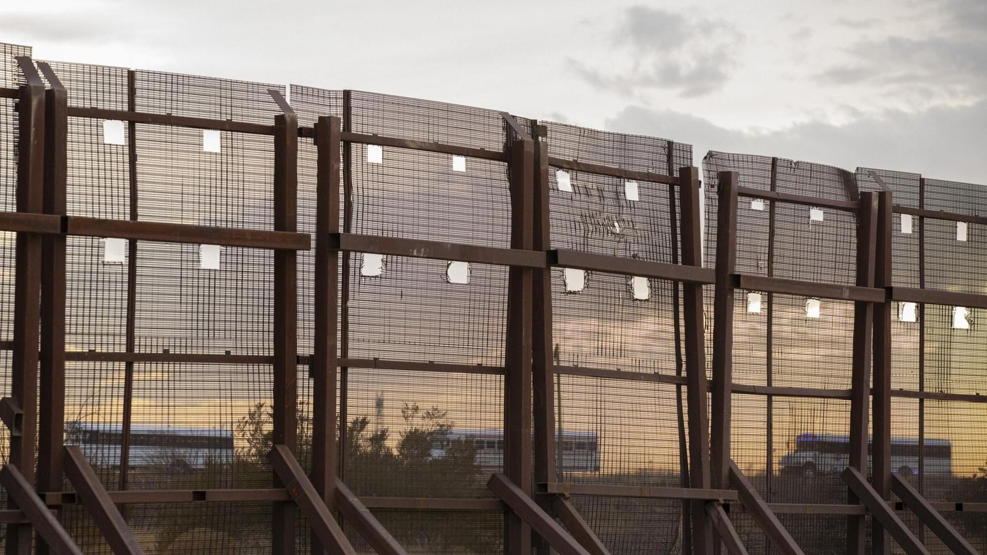 Baustelle an der Mauer zwischen den USA und Mexiko