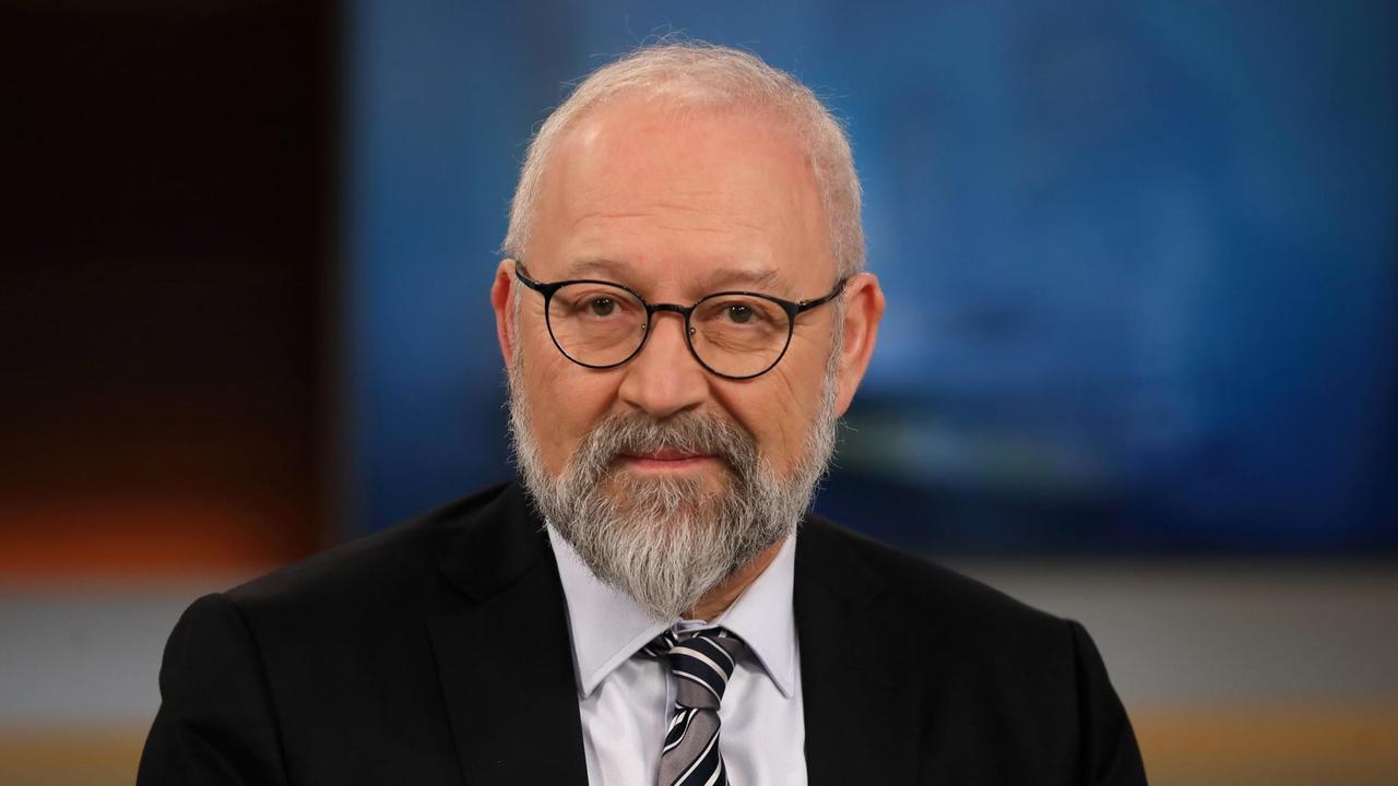 Politikwissenschaftler Herfried Münkler in einer Talkshow im Jahr 2019. Politikwissenschaftler Herfried Münkler in einer Talkshow im Jahr 2019.