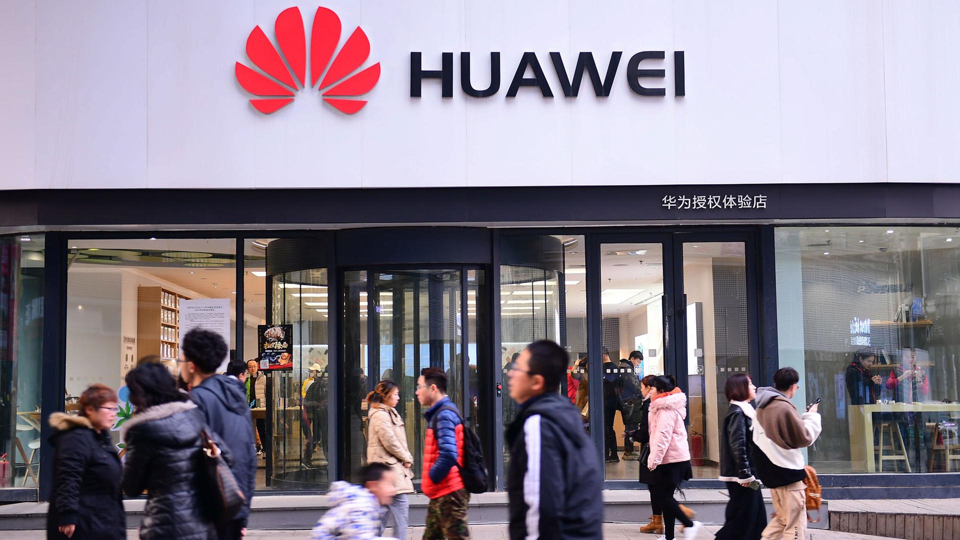 Ein Huawei-Geschäft in Shenyang, Hauptstadt der chinesischen Provinz Liaoning. Ein Huawei-Geschäft in Shenyang, Hauptstadt der chinesischen Provinz Liaoning.