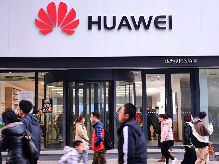 Ein Huawei-Geschäft in Shenyang, Hauptstadt der chinesischen Provinz Liaoning.