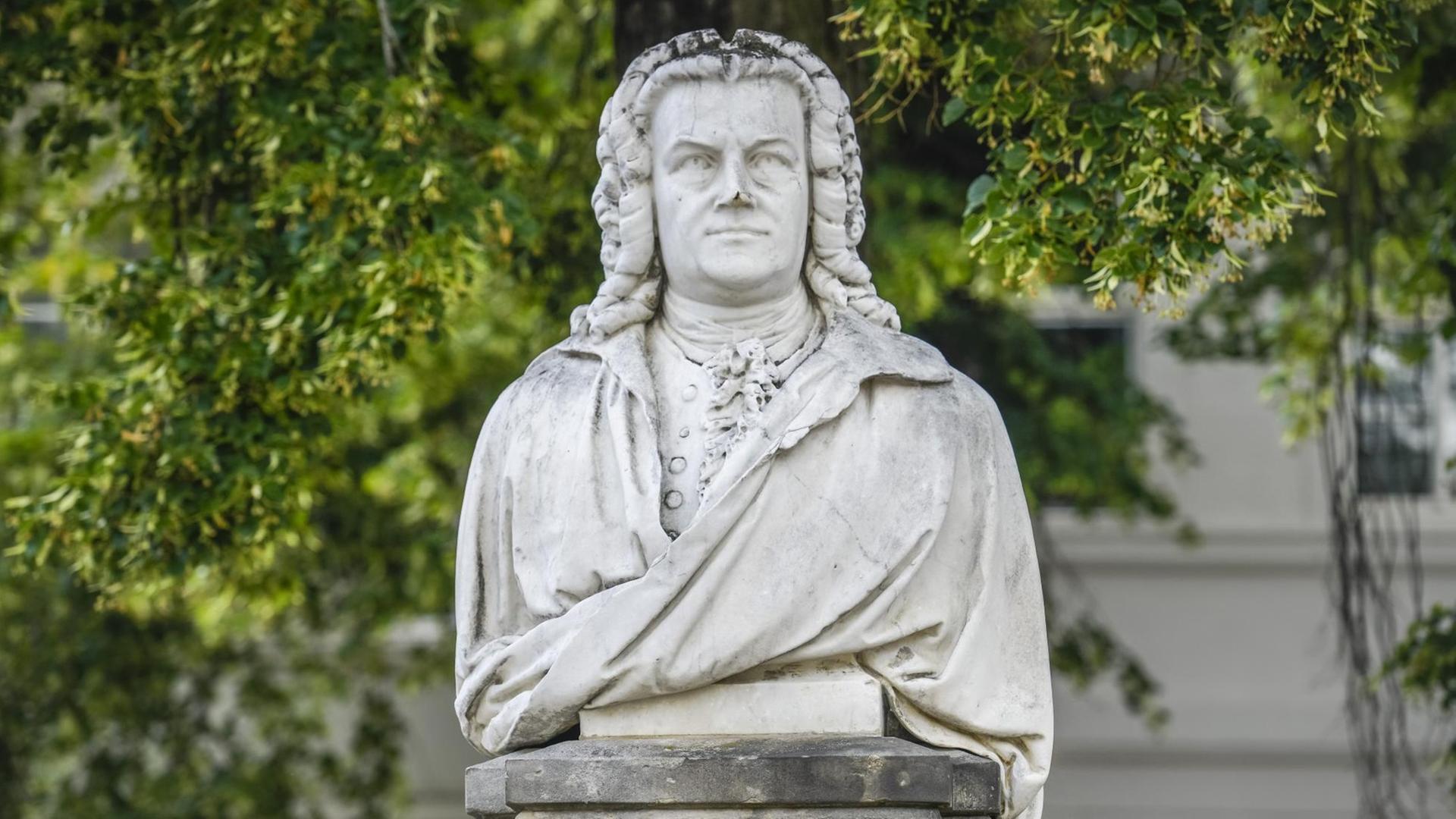 Denkmal Johann Sebastian Bach, Köthen, Sachsen-Anhalt, Deutschland Denkmal Johann Sebastian Bach, Köthen, Sachsen-Anhalt, Deutschland