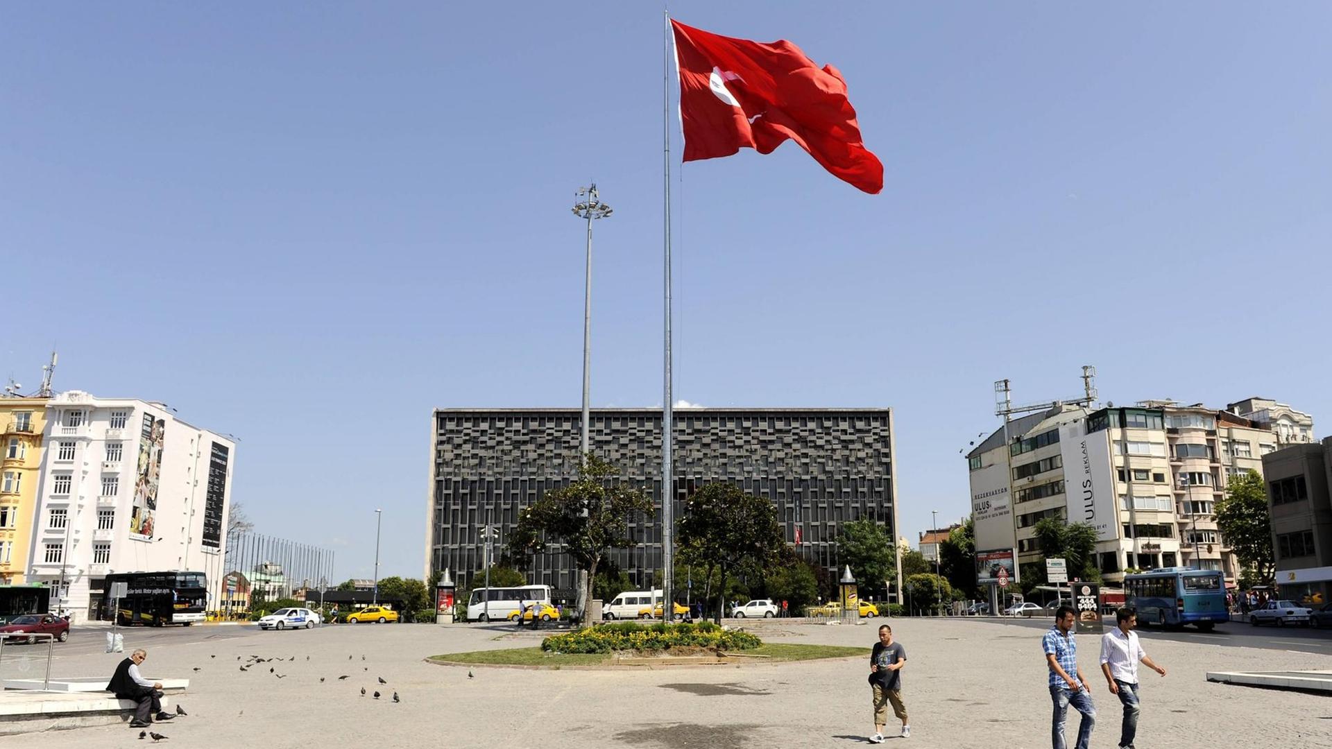 Das alte Atatürk Kulturzentrum auf dem Taksim-Platz in Istanbul Das alte Atatürk Kulturzentrum auf dem Taksim-Platz in Istanbul