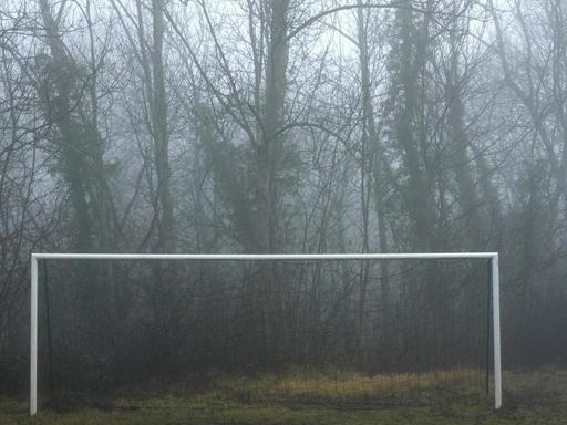 Fußballtor im Nebel Fußballtor im Nebel