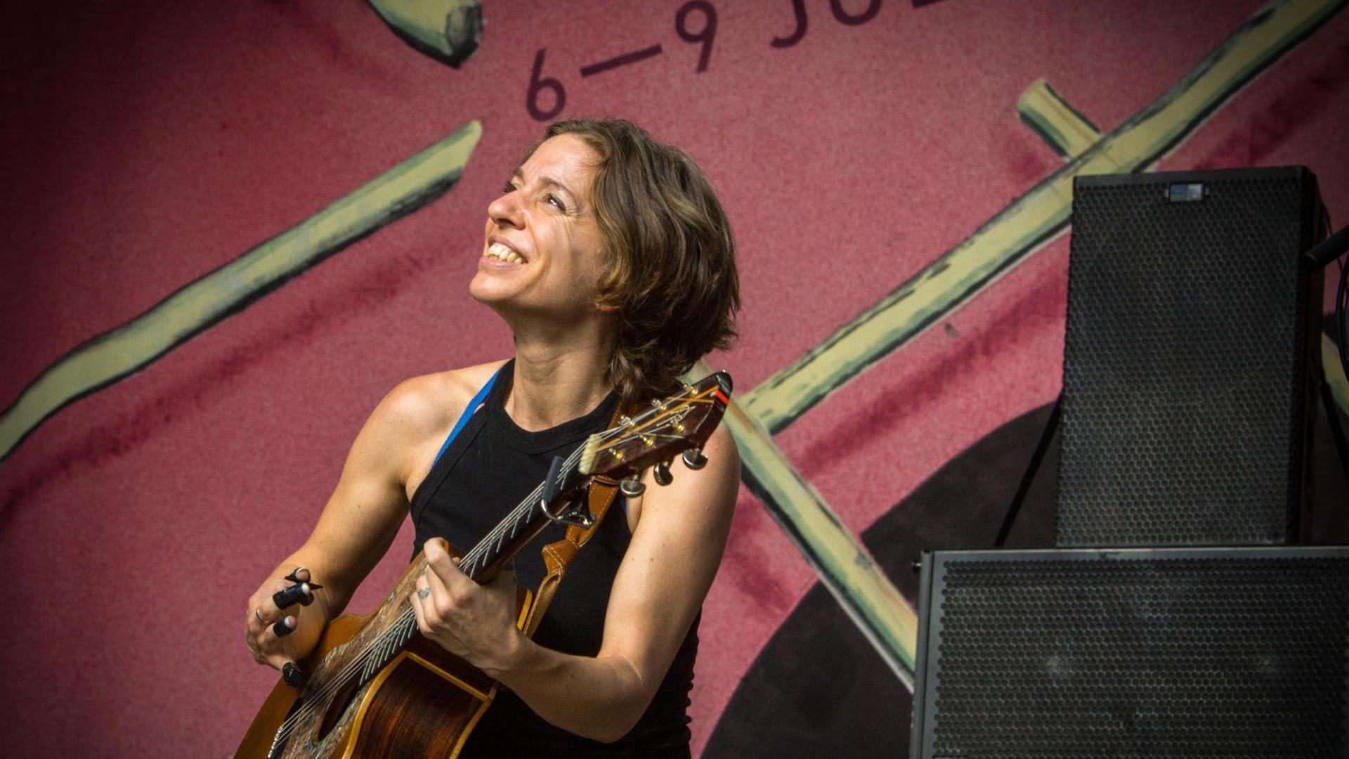 Ani DiFranco beim diesjährigen Rudolstadt-Festival. Ani DiFranco beim diesjährigen Rudolstadt-Festival.