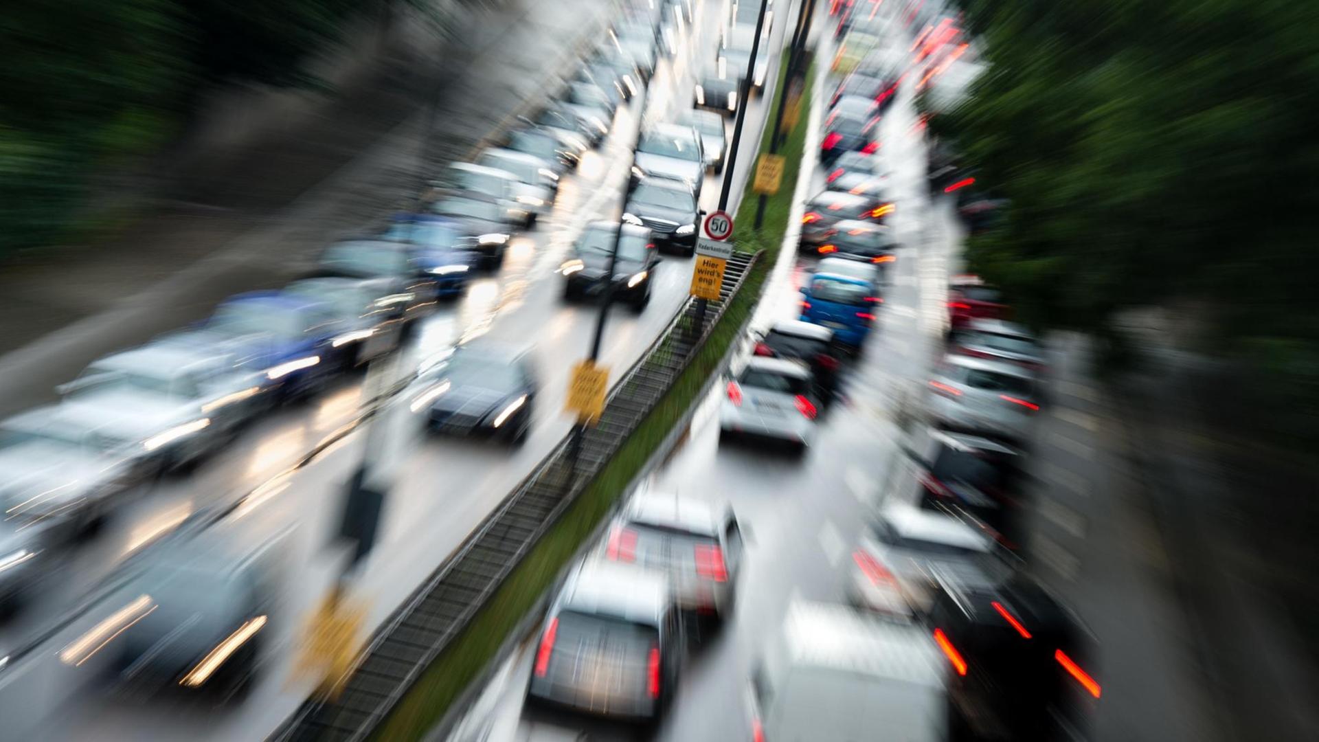 Verkehr staut sich in Bayern. Verkehr staut sich in Bayern.