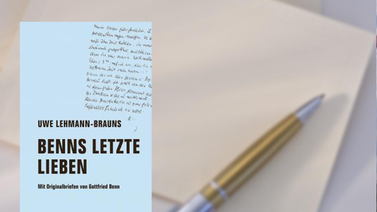 Cover des Buches von Uwe Lehmann-Brauns: "Benns letzte Lieben", im Hintergrund unscharf ein Briefbogen und ein Kugelschreiber.