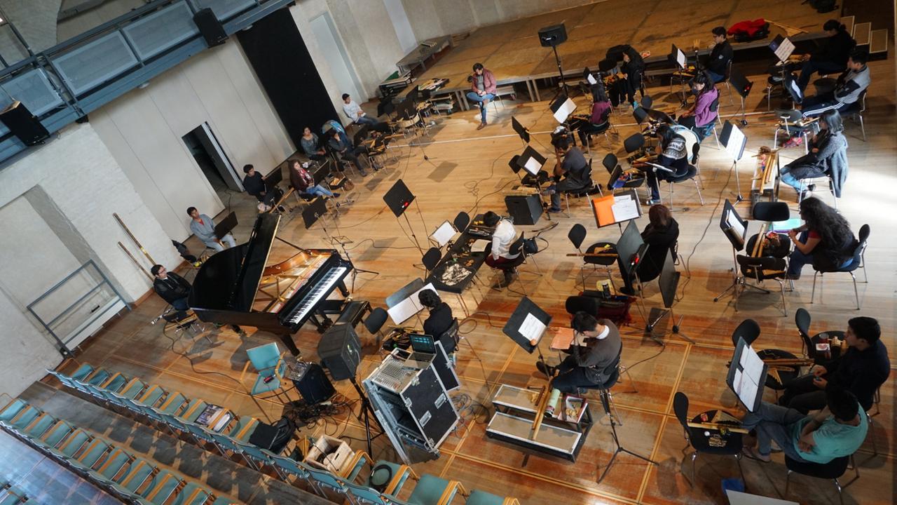 Probenarbeit im Konzertsaal der Musikakademie Rheinsberg