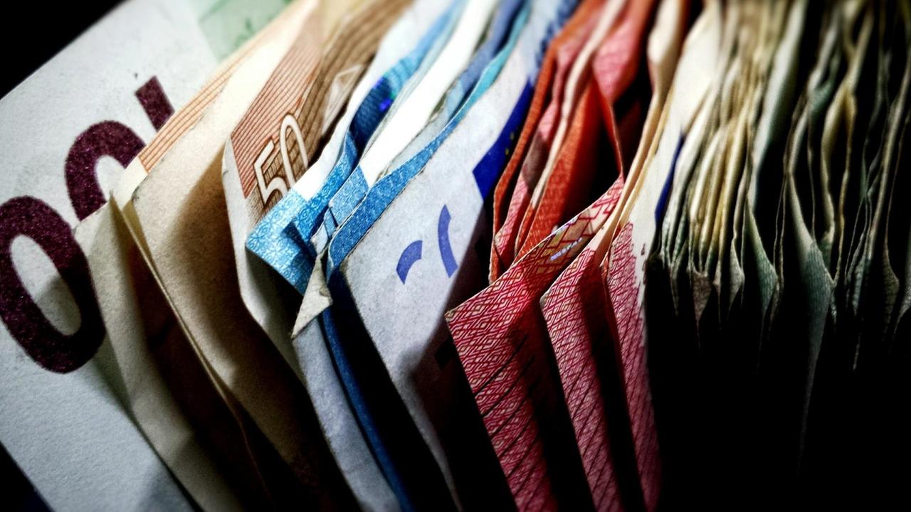 Euro-Scheine, aneinander gereiht Euro-Scheine, aneinander gereiht
