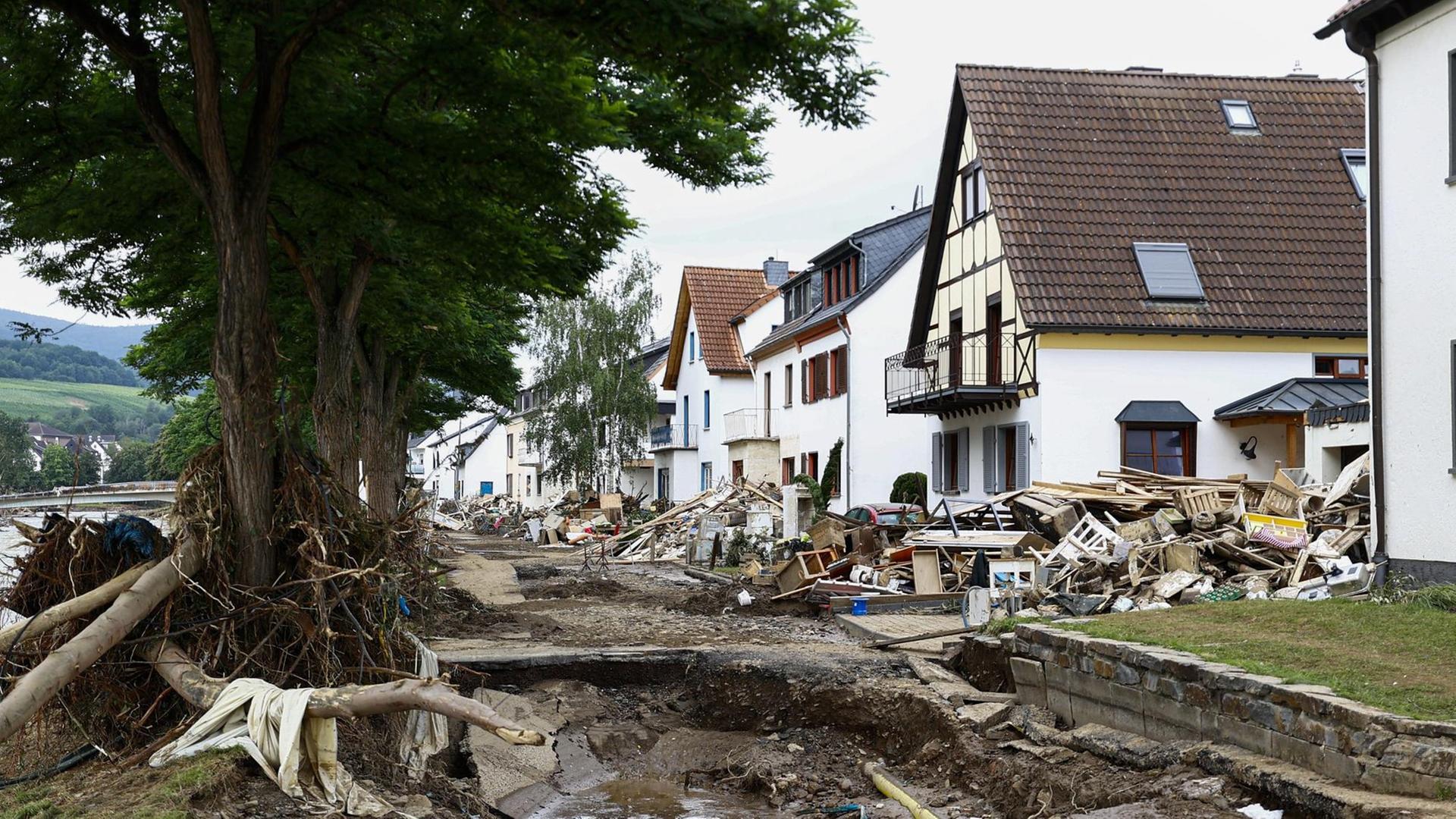 Ein Blick auf das zerstörte Ahrweiler nach dem Hochwasser in Rheinland-Pfalz.