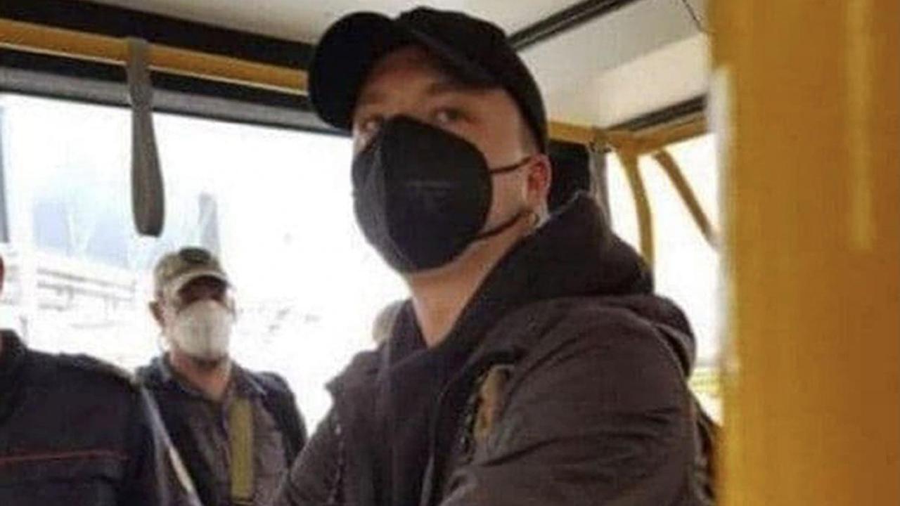 Der belarussische Reporter Roman Protasewitsch mit einem Mund-Nasen-Schutz. Der belarussische Reporter Roman Protasewitsch mit einem Mund-Nasen-Schutz.