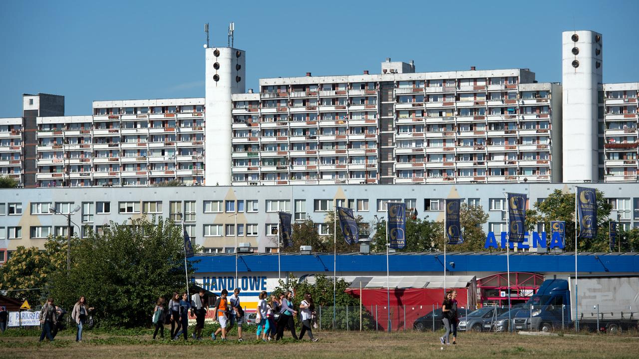 Eine Siedlung aus Plattenbau-Hochhäusern Eine Siedlung aus Plattenbau-Hochhäusern
