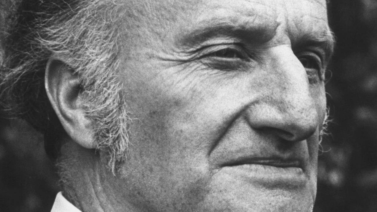Der Schweizer Schriftsteller Gerhard Meier im Porträt. Der Schweizer Schriftsteller Gerhard Meier im Porträt.