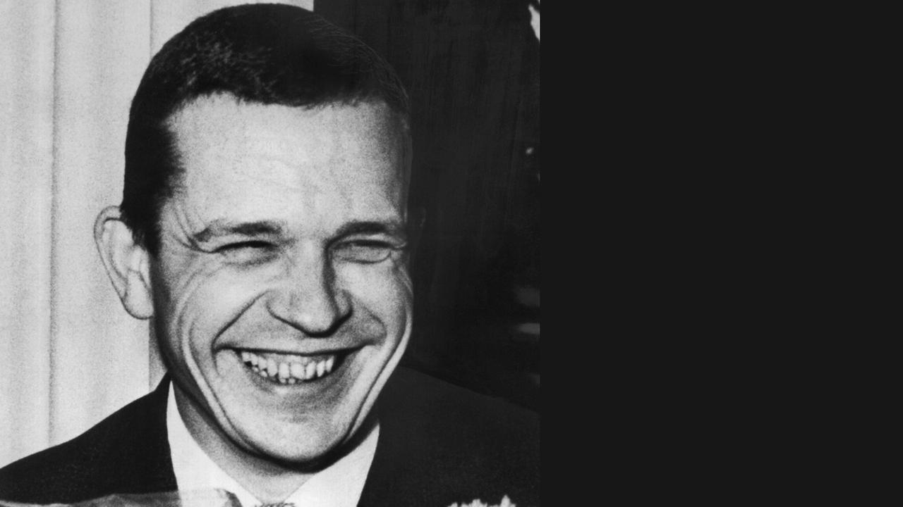 Peter Hacks - einer der profiliertesten Dramatiker der DDR, der sich als Essayist, Kinderbuchautor und Autor von Hör- und Fernsehspielen einen Namen gemacht hat (undatierte Aufnahme). Peter Hacks - einer der profiliertesten Dramatiker der DDR, der sich als Essayist, Kinderbuchautor und Autor von Hör- und Fernsehspielen einen Namen gemacht hat (undatierte Aufnahme).