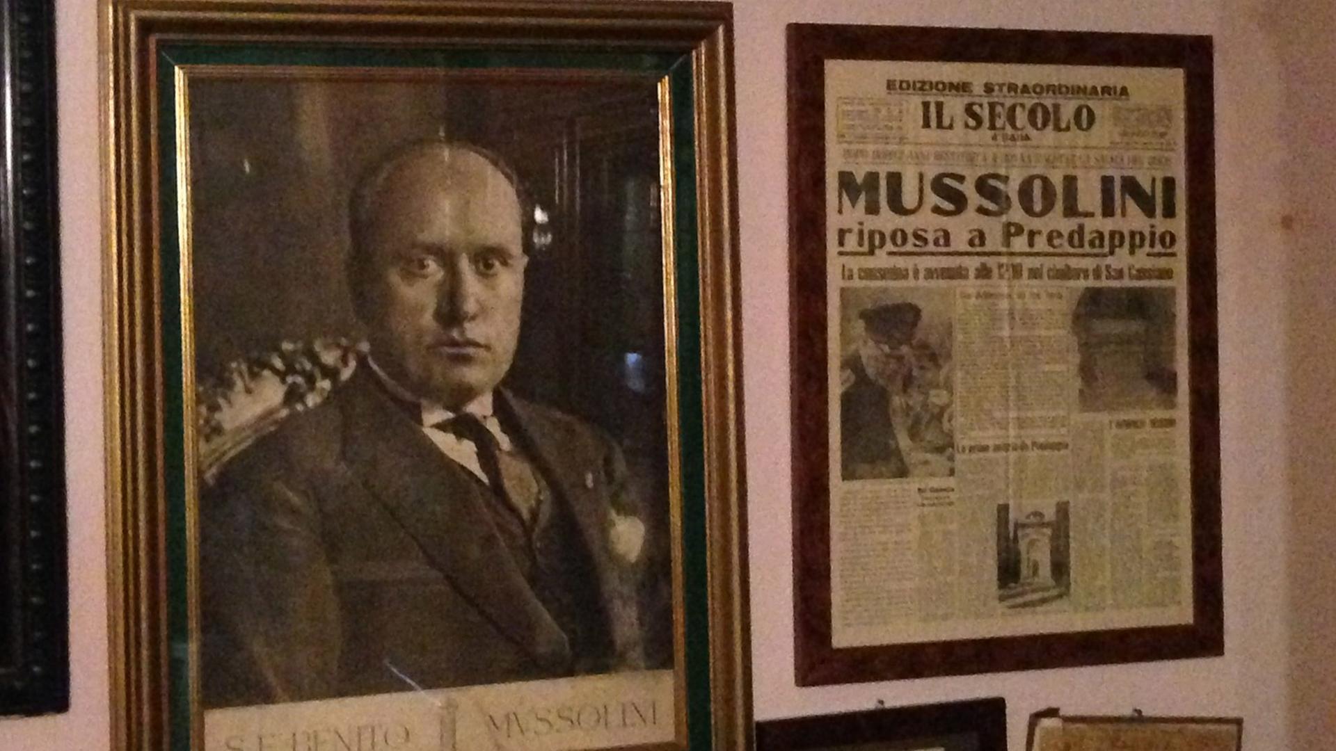 Casa dei Ricordi zwischen Predappio und Forlì – das Haus der Erinnerungen. Dort, wo die Mussolinis Frau Rachele Mussolini bis 1979 lebte ist ein Kultort mit unzähligen Erinnerungsstücken entstanden. Casa dei Ricordi zwischen Predappio und Forlì – das Haus der Erinnerungen. Dort, wo die Mussolinis Frau Rachele Mussolini bis 1979 lebte ist ein Kultort mit unzähligen Erinnerungsstücken entstanden.