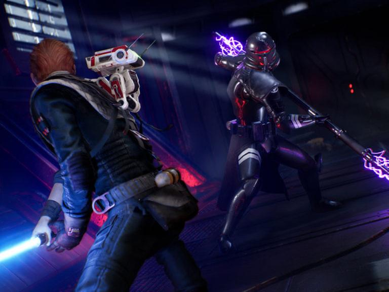 Ein Jedi mit Laserschwert im Kampf gegen einen Schurken (Screenshot aus "Star Wars Jedi: Fallen Order")