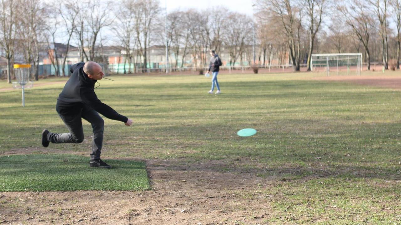 Ralf Hüpper spielt seit zehn Jahren Discgolf Ralf Hüpper spielt seit zehn Jahren Discgolf
