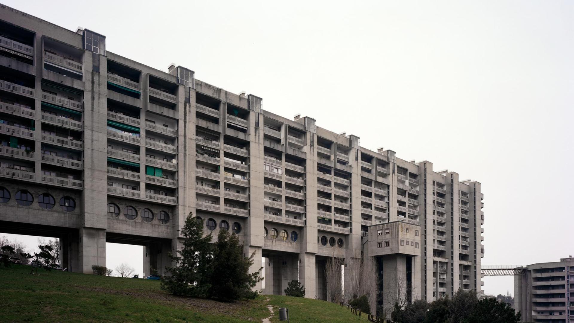 Der Wohnkomplex "Il Quadrilatero" in im Stadtteil Rozzol Melara in Triest, Italien. Der Wohnkomplex "Il Quadrilatero" in im Stadtteil Rozzol Melara in Triest, Italien.